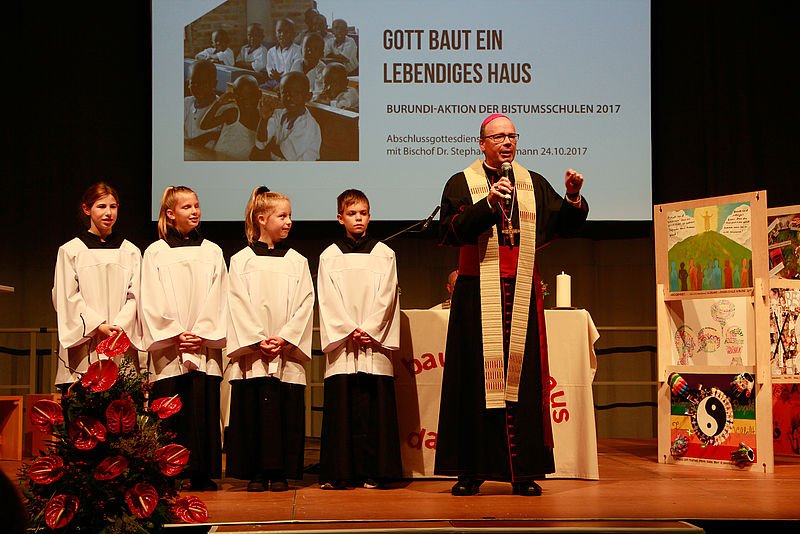 csm_Schuler_Bischof_Burundiprojekt_ebd78be6f8.jpg