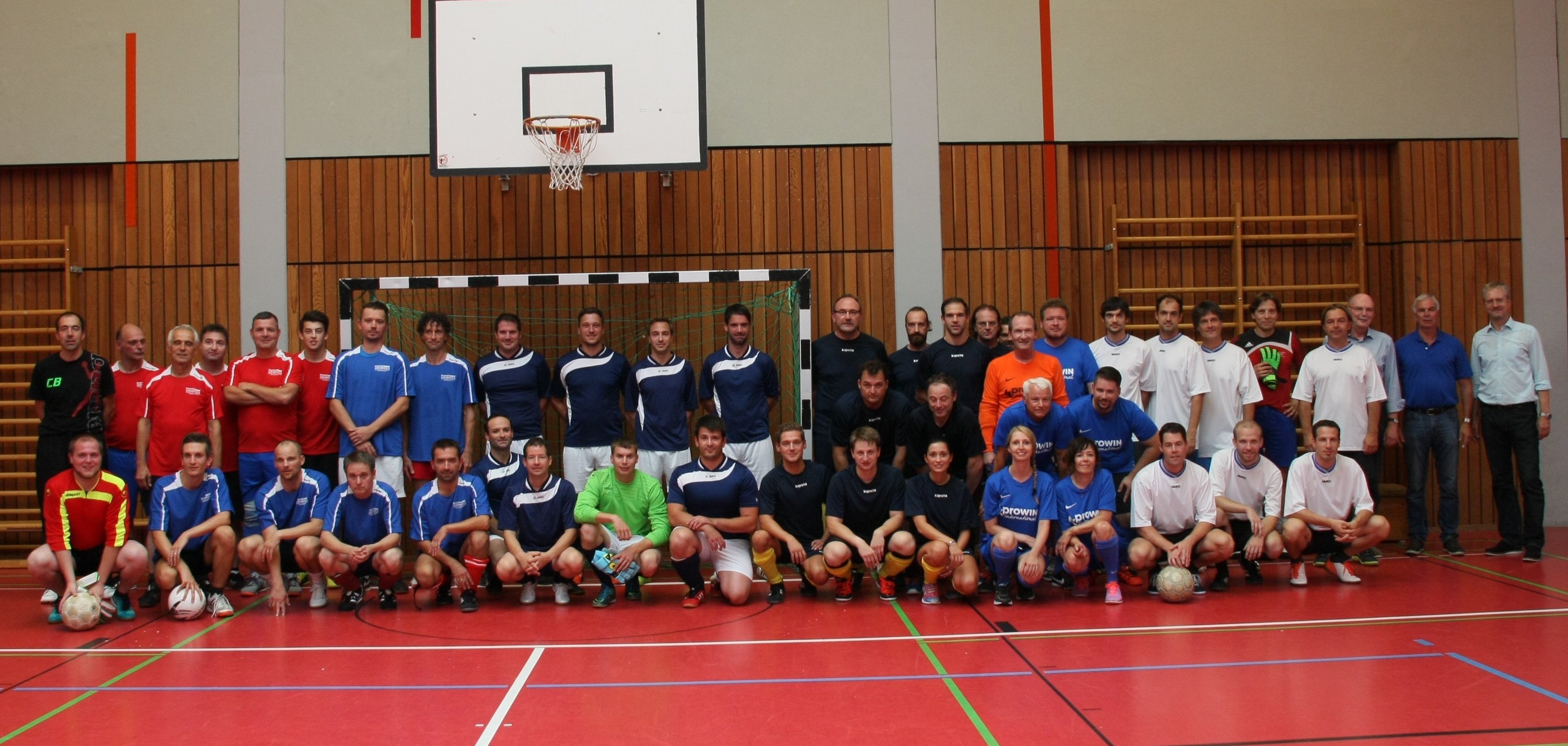 Fußballturnier_Gruppenbild_Koblenz_jf.JPG