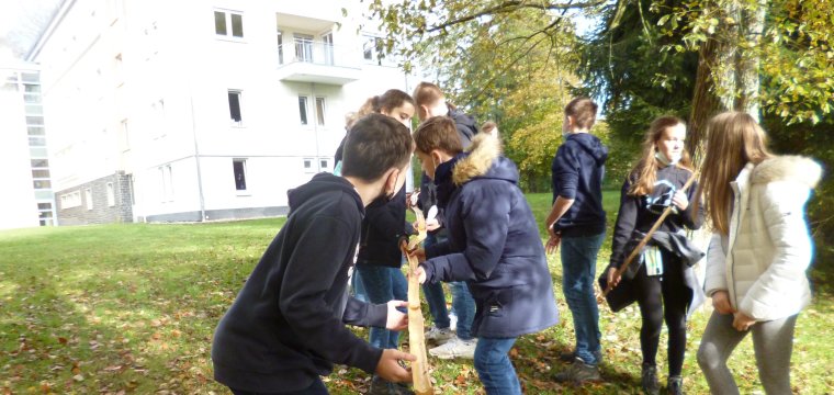 Teamgeist im Hühnerstall Bischöfliches CusanusGymasium Koblenz