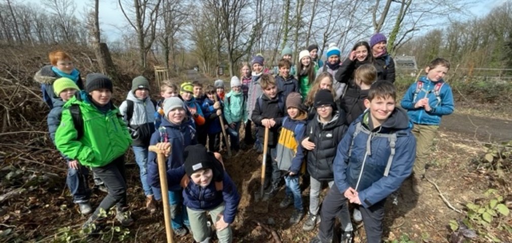 Neue Bäume braucht der Wald Bischöfliches CusanusGymasium Koblenz